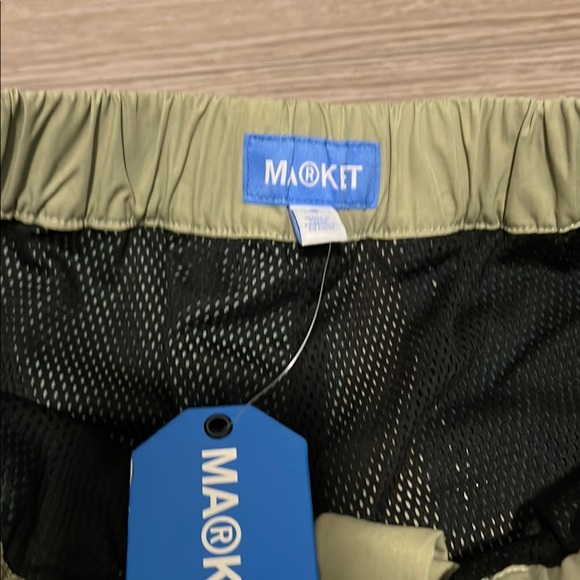 Colorblock tech Shorts with Logo Patch - Picture 2 of 6